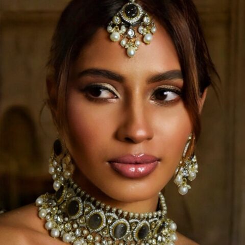 CARVED GREY  SET WITH TEEKA